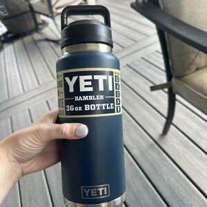 Yeti Rambler 36oz Bottle - Navy
